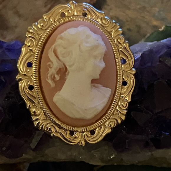 CAMEO BROOCH 1 1/2” long - Picture 7 of 12